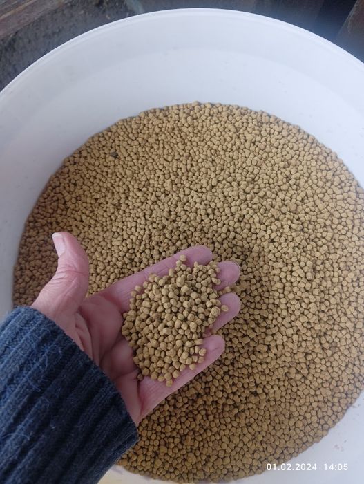 Продам корм для прудовых и золотых рыбок