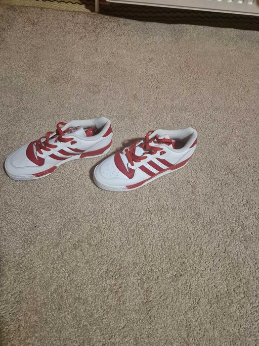 Адидас оригинални.