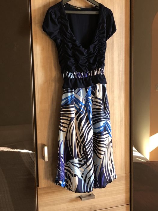 Синя рокля Ake