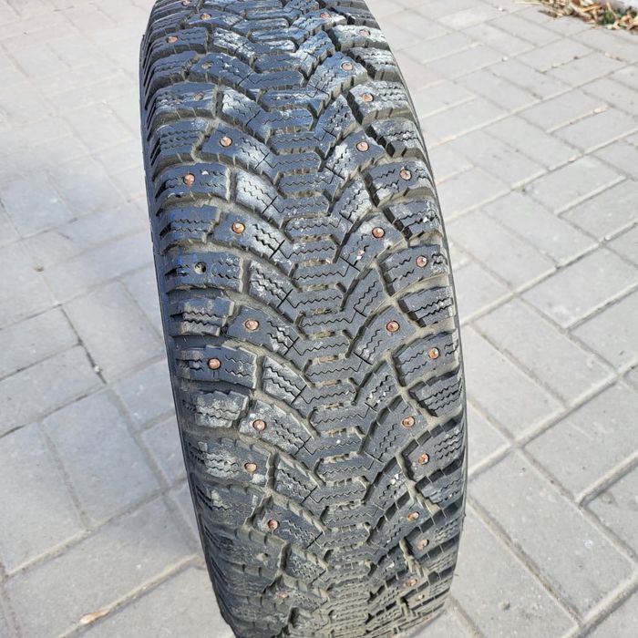 Продам зимнюю резину/шину
