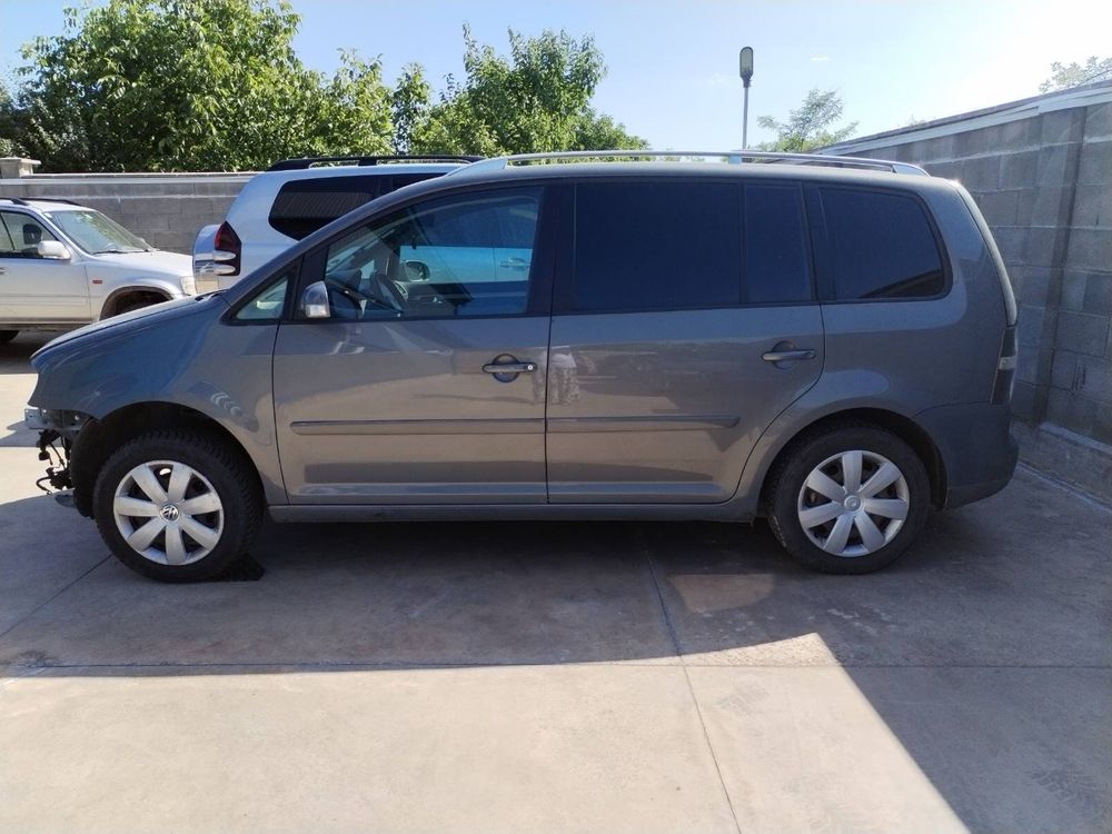 VW TOURAN 2005 г. Двигател бензин BLX 110 kw.