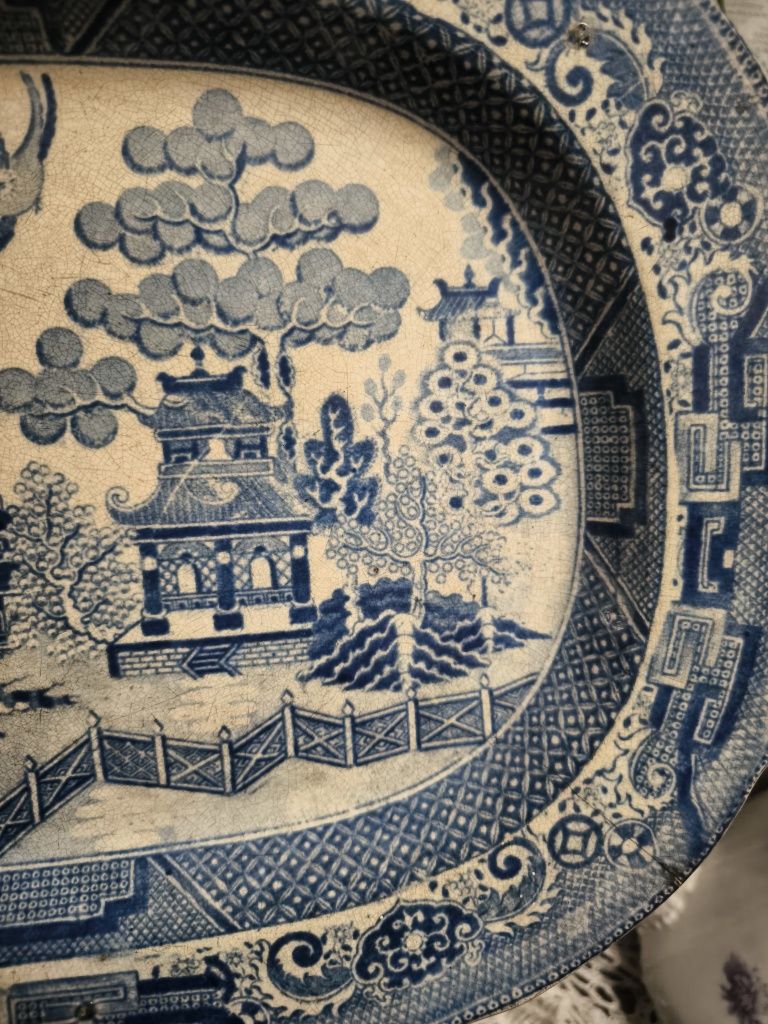 Порцеланово плато "Синя върба"