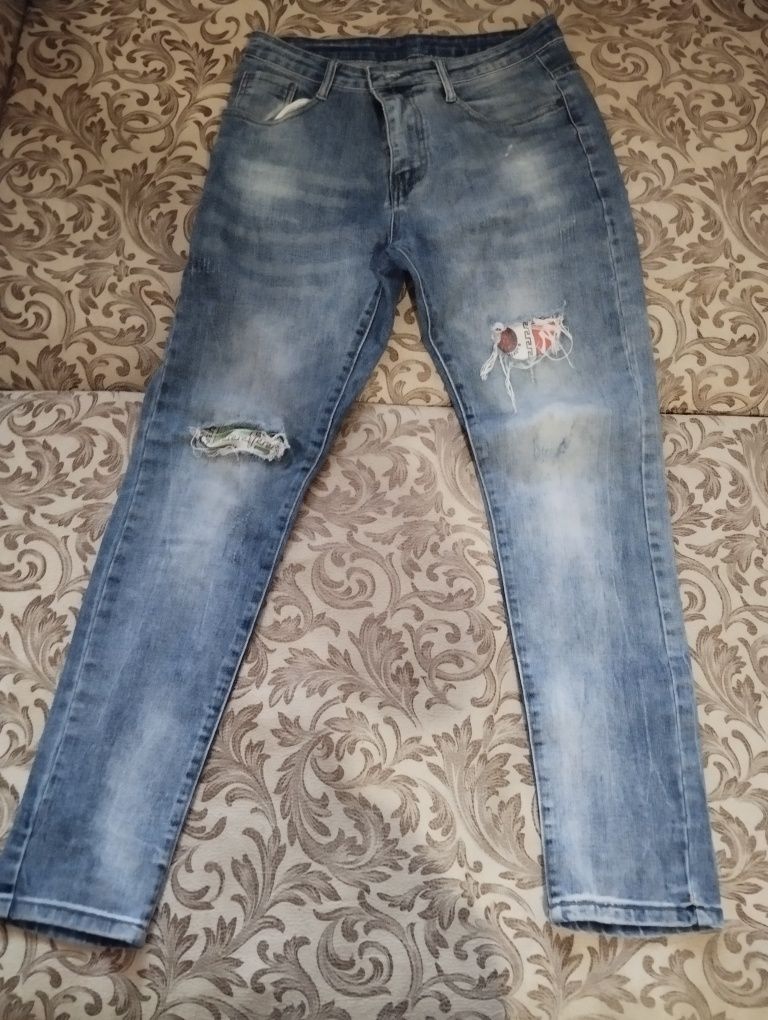 Продам молодежные джинсы в хорошем состоянии бренд