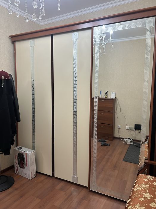 Шкаф купе для храрнения вещей