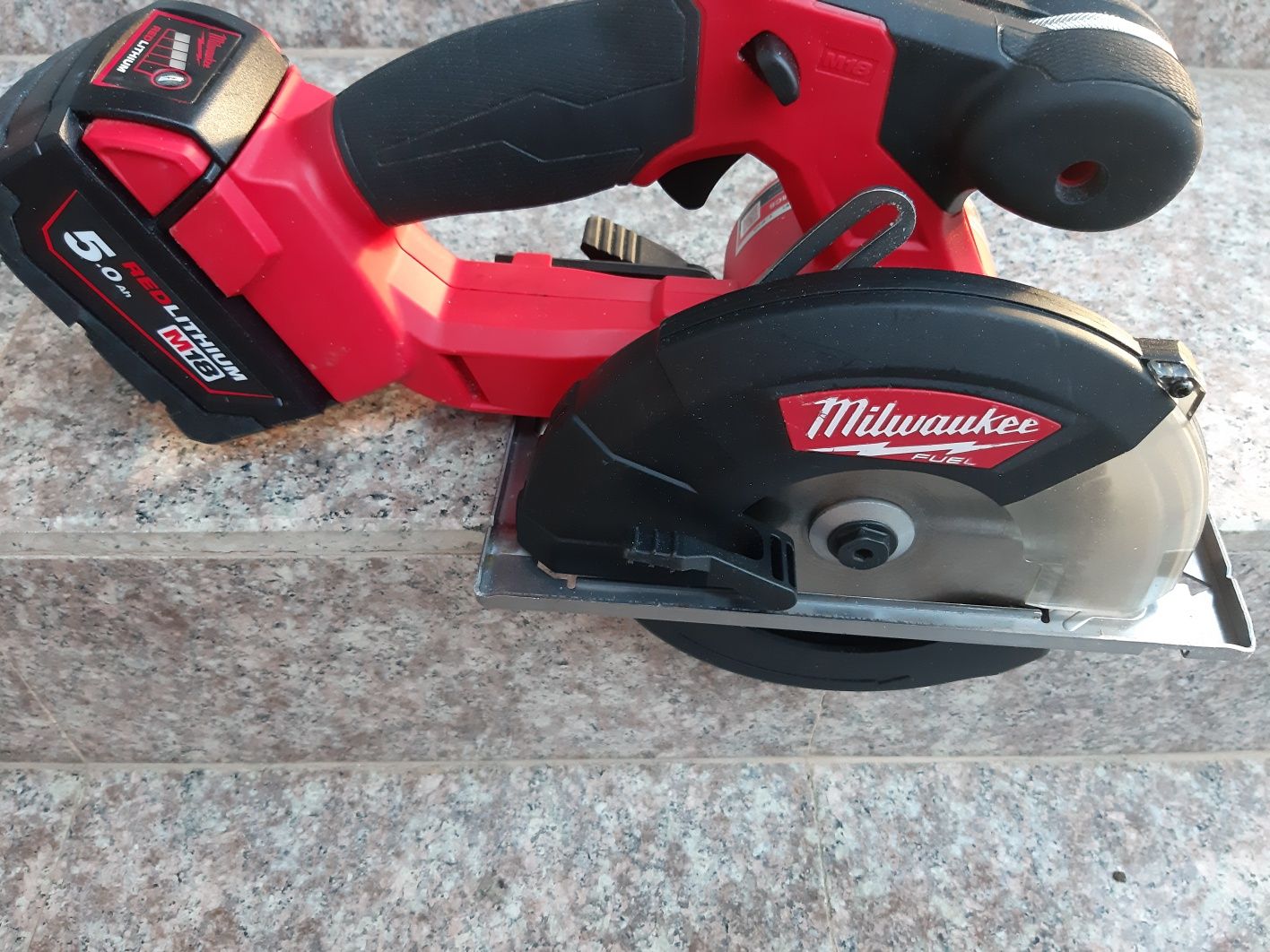 Hilti , Milwaukee circular pentru metal pe acumulatori