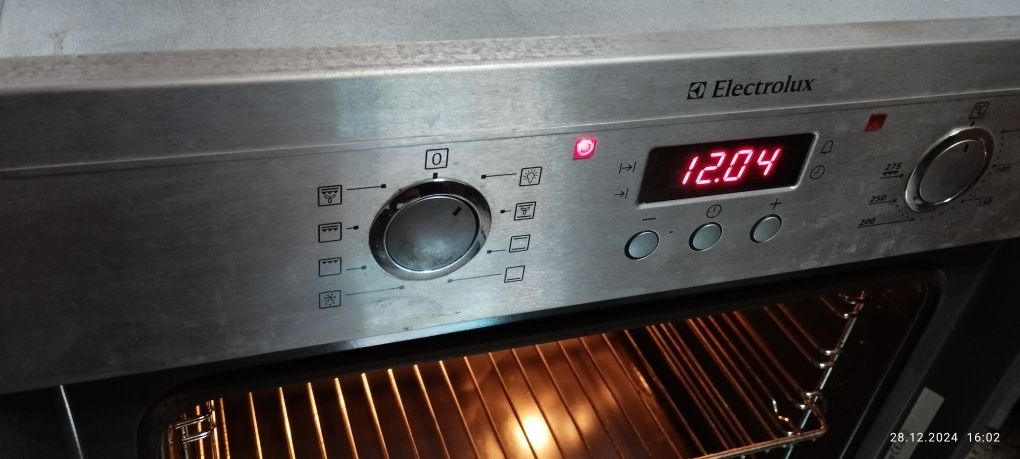 Фурна за вграждане ELECTROLUX