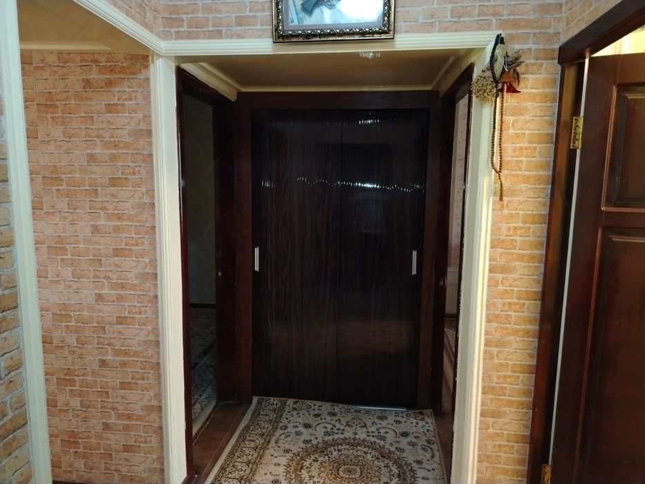 Навоий шахар Янги бозор қаршисидаги домлардан квартира сотилади