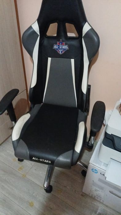 Игровое компьютерное кресло