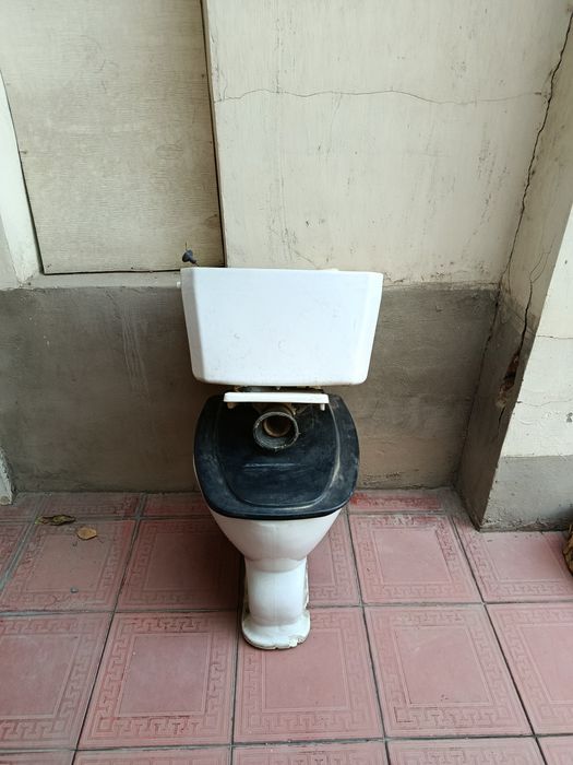 Eski tualet sotiladi