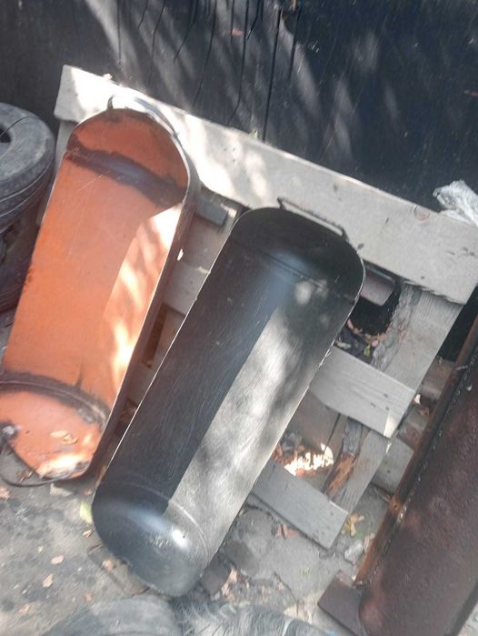 Vand valaie pentru animale si un gratar mare cu picioare