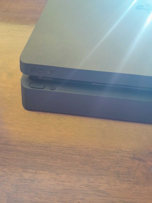 Play Station 4 Slim 1 TB / PS4 Slim + два джойстика + игри