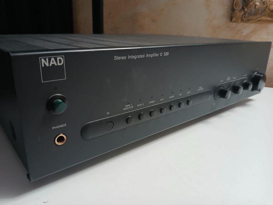 Amplificator Stereo NAD C320