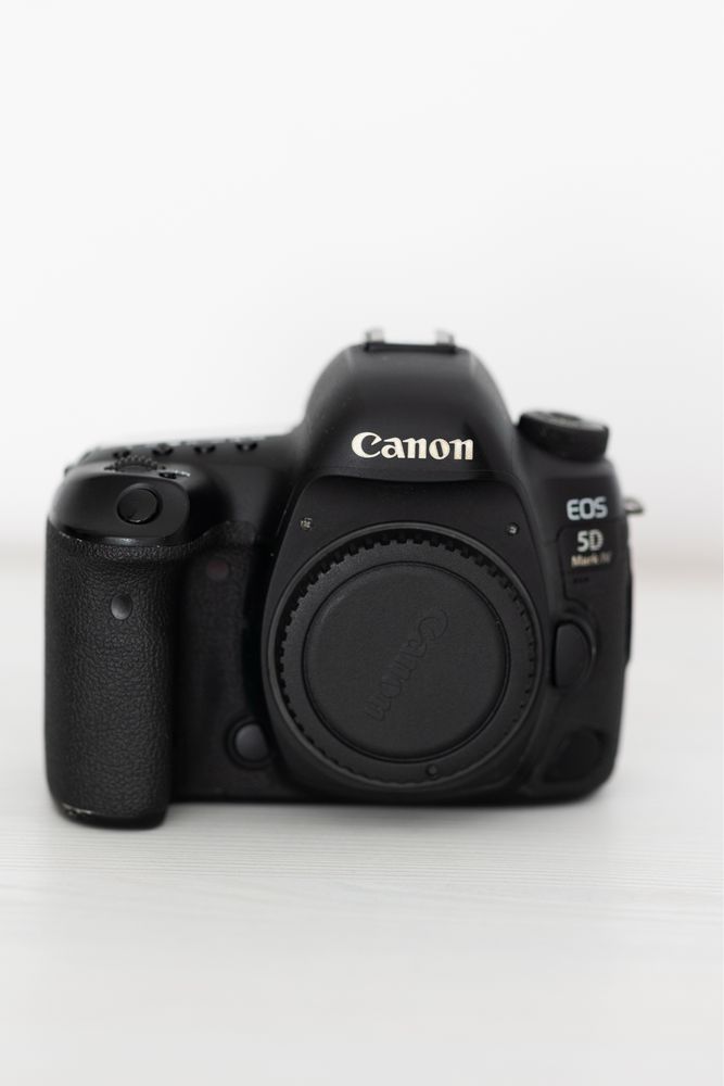 Canon EOS 5D Mark IV & EF 24-70mm f/2.8 L II & EF 35mm f/1.4 L II