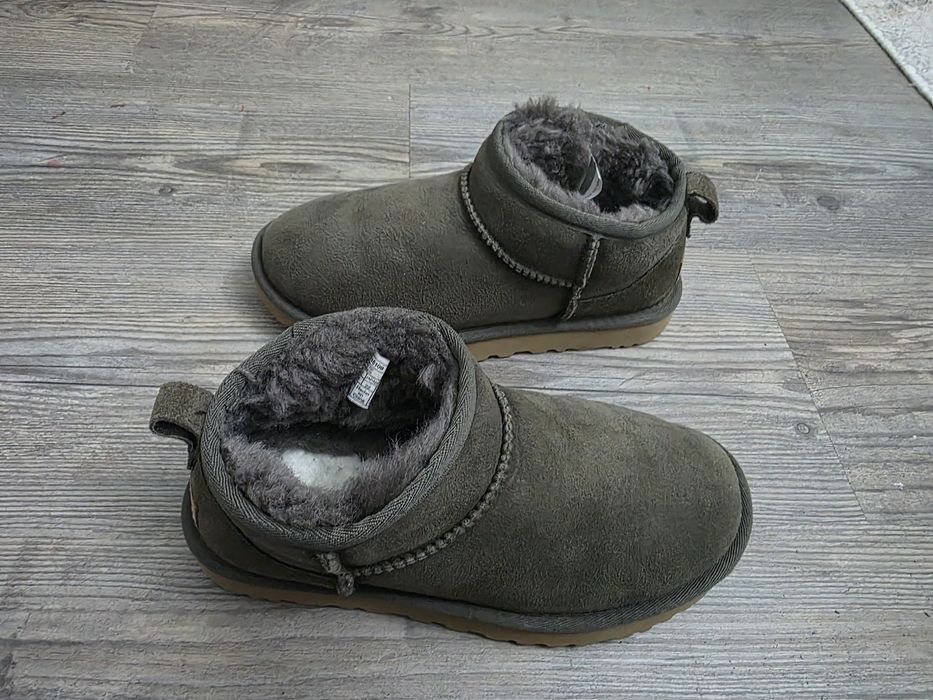 Ugg,nr 36, int 22,5 cm, pret 350, originale