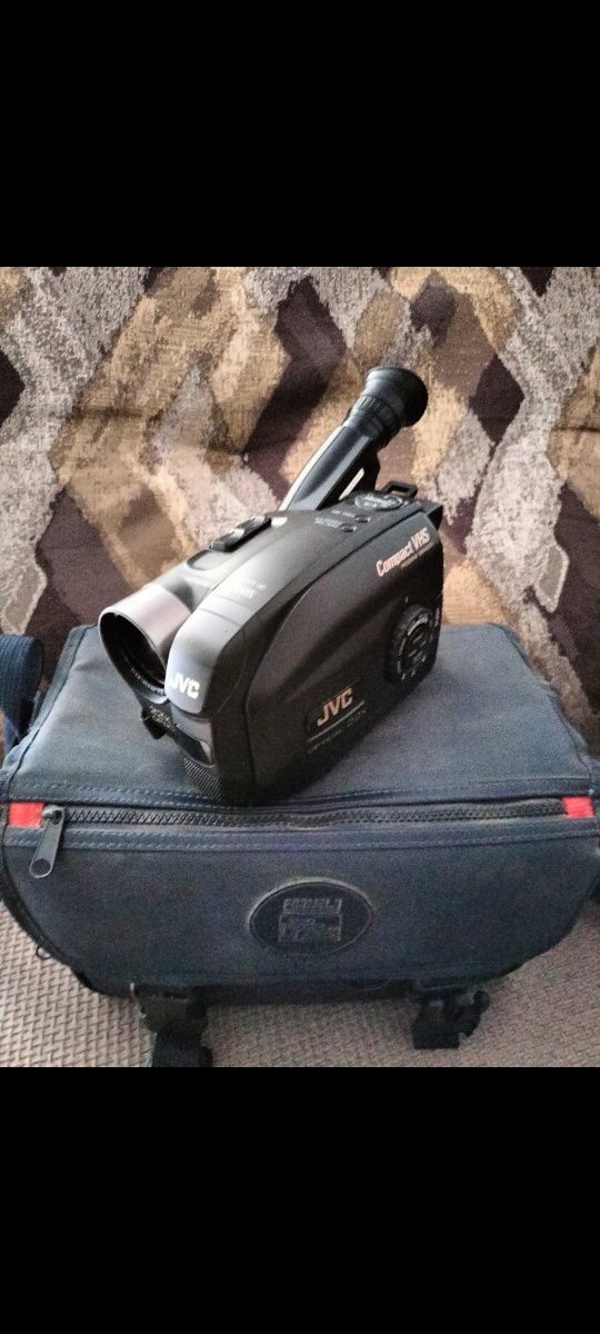Продам видеокамеру JVC.