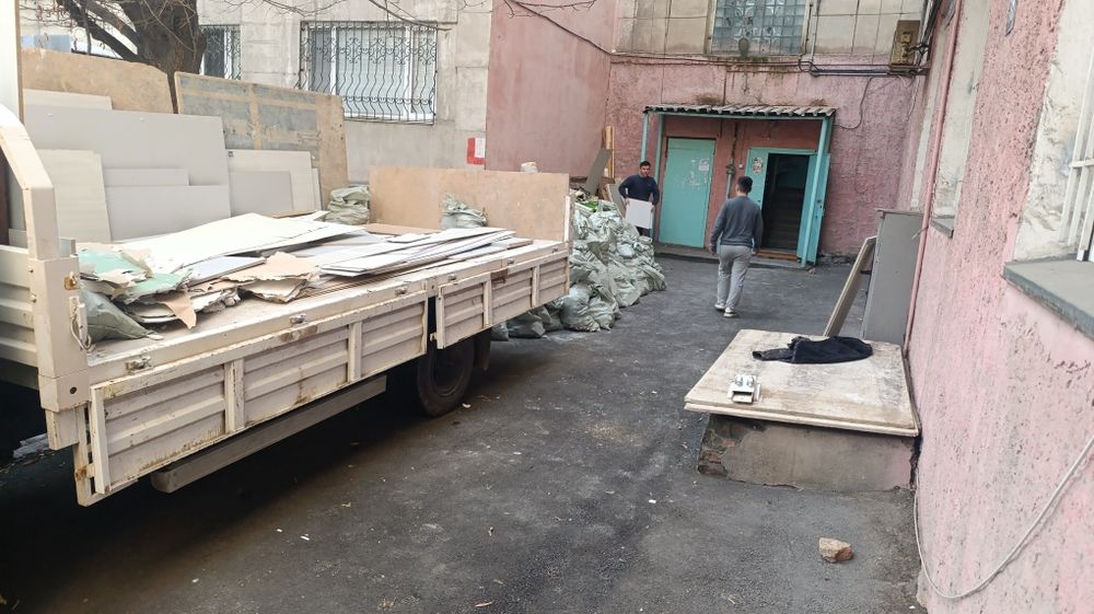 Вывозим мусор строительный, бытовой, отходы, мебель и всякий хлам. 

У