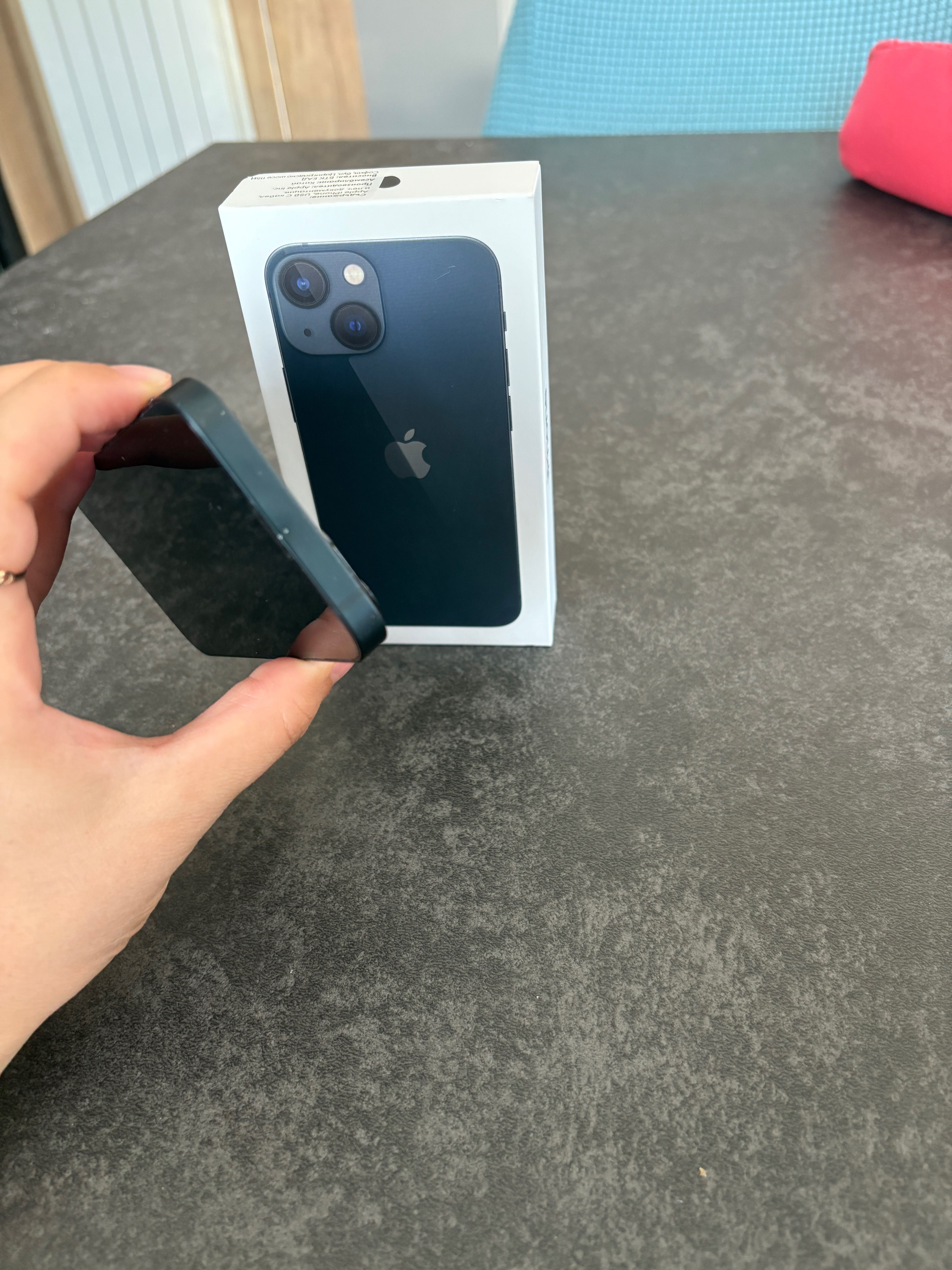 iPhone 13 mini като нов с подаръци!