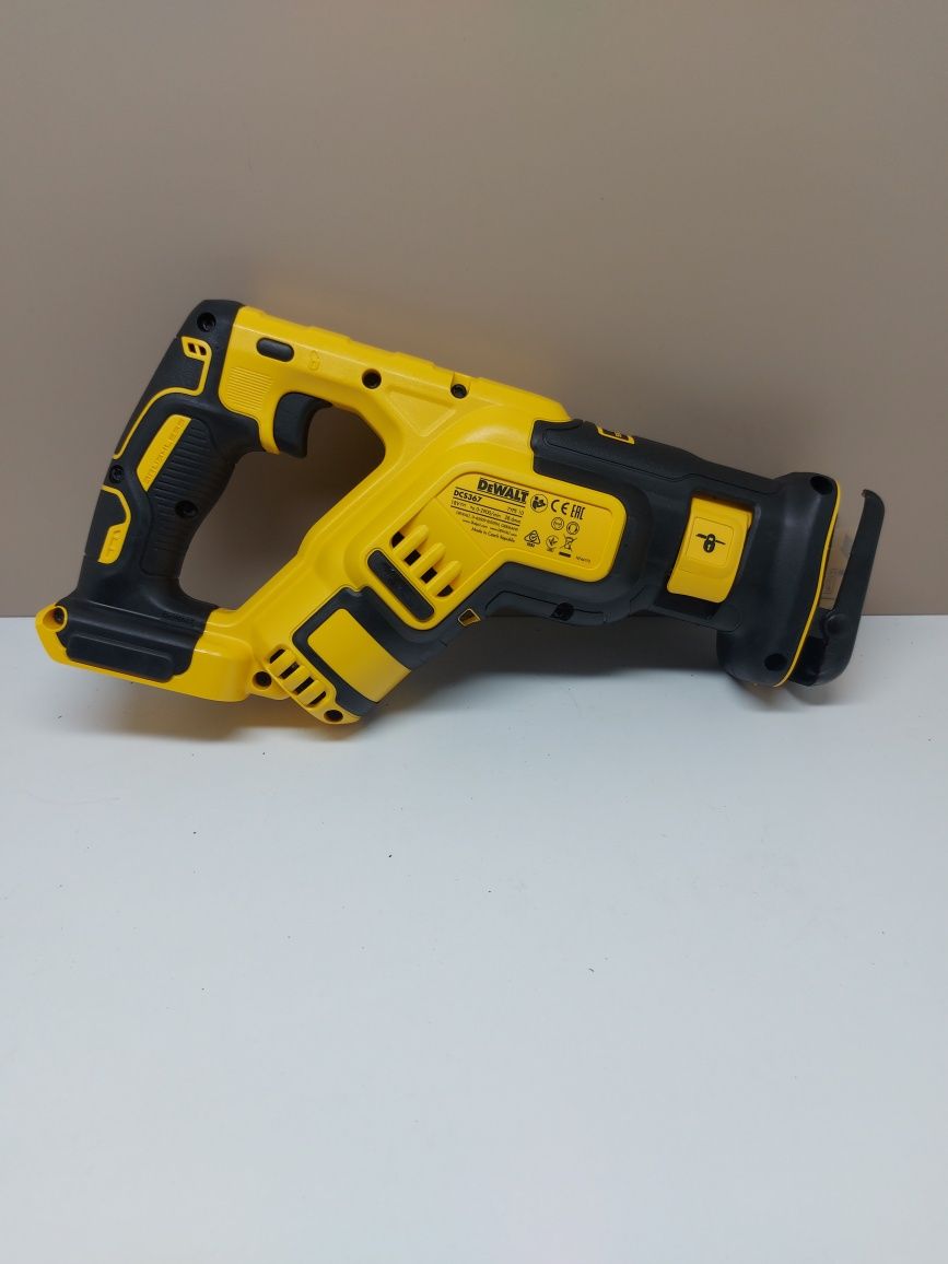 Нов безчетков саблен трион Dewalt DCS367N