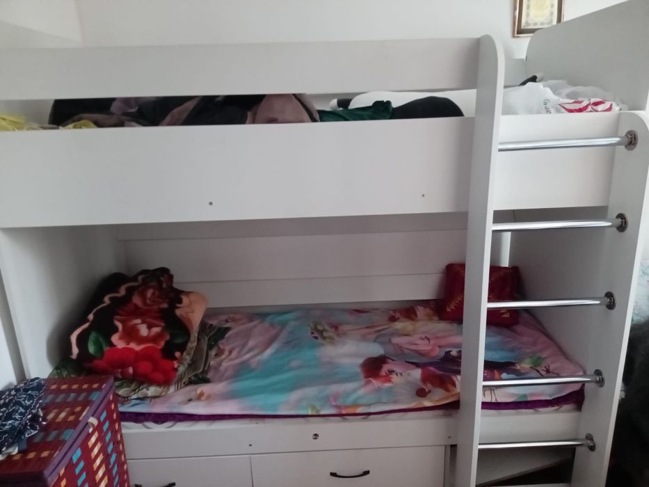 Двухъярусная кровать