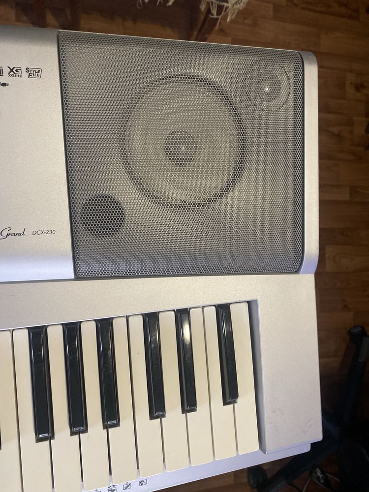 Синтезатор Yamaha DGX 230