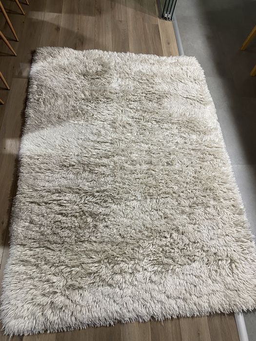 Vând covoare mici și mari