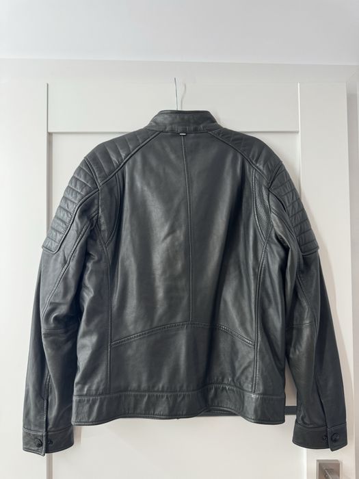 Geaca de piele neagra