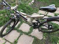 Vand biciclete marime 26 cadru aluminiu