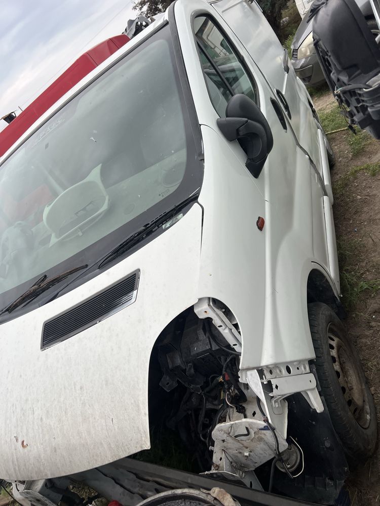 Dezmembrez desfac piese  Opel Vivaro Renault trafic Primastar