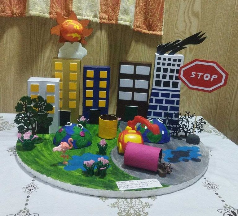 Делаю поделки для школы или детского сада.