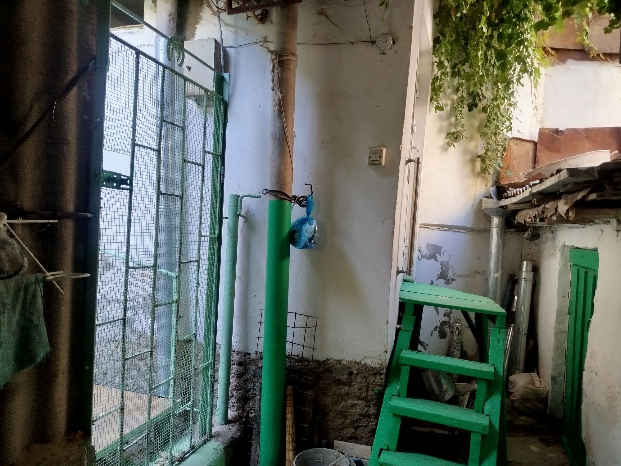 Продается дом в общем дворе