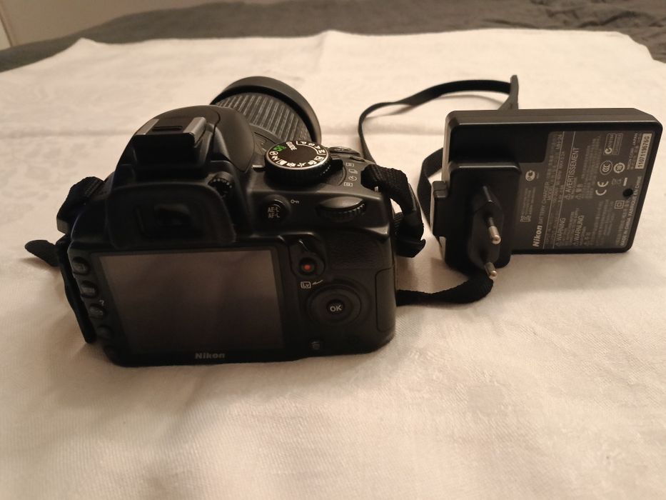 Продавам фотоапарат Nikon D3100