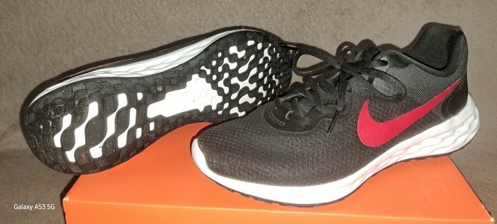 МАРАТОНКИ Nike Revolution 6