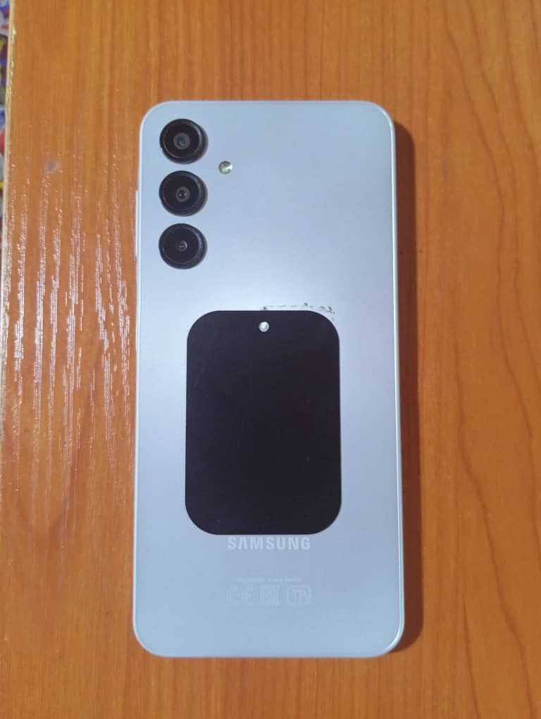 Продам  Samsung a16 8+/256
