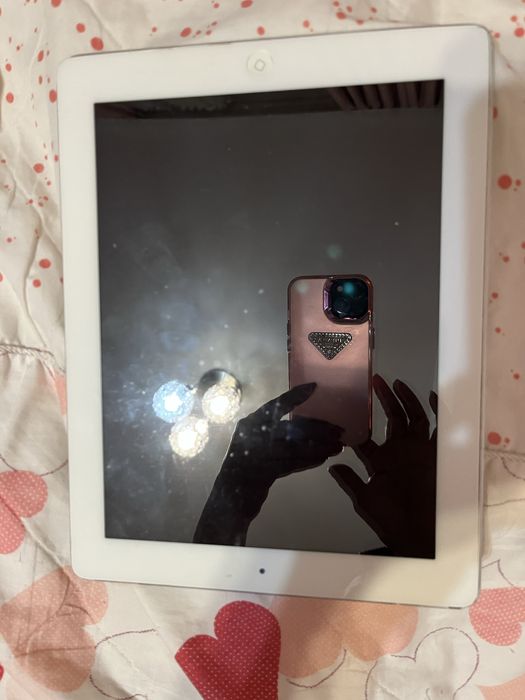 Продается iPad 16 GB белый