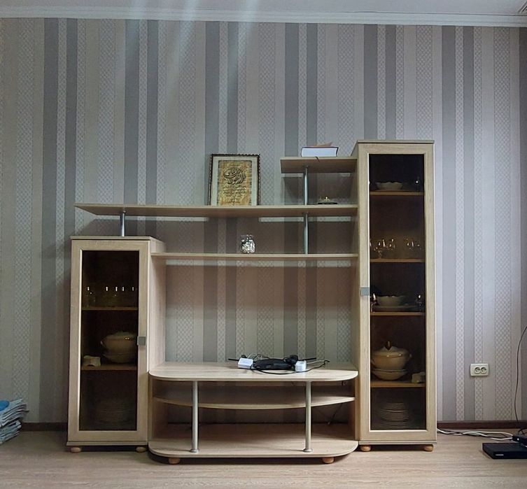 Срочно продам тв шкаф