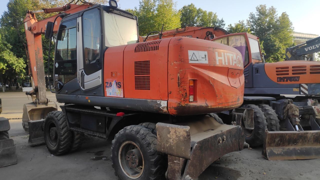 Экскаватор Hitachi ZX-190W-3