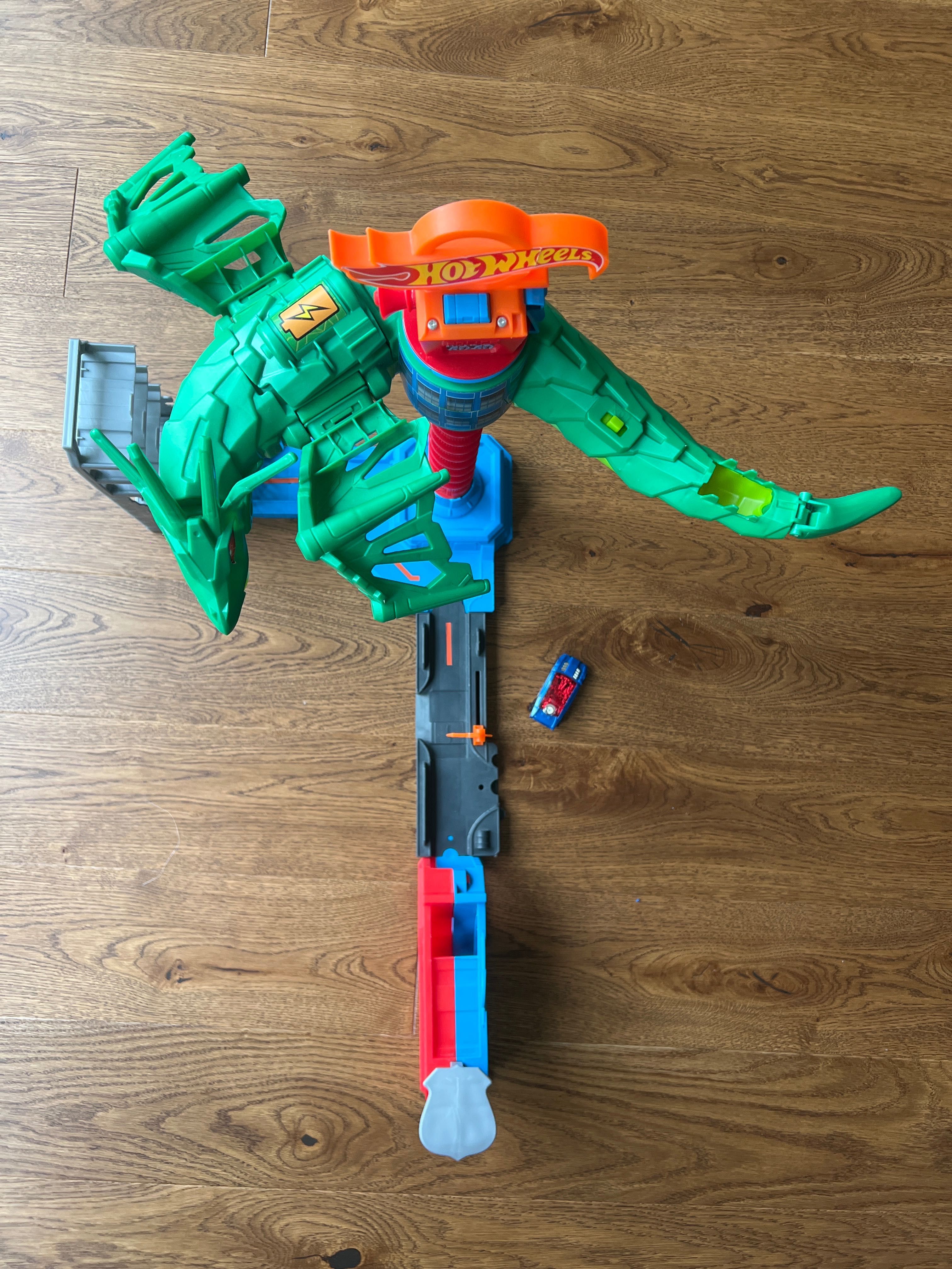 Писта Hot Wheels Драконова въздушна атака с количка