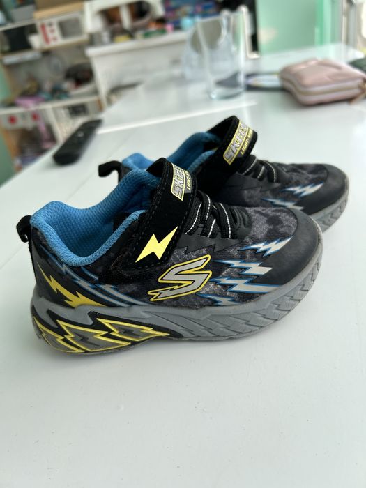 Маратонки Skechers номер 23