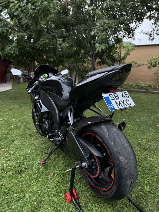 Kawasaki ZX10-R ninja 2009 200cp (honda cbr yamaha r1 suzuki gsxr)