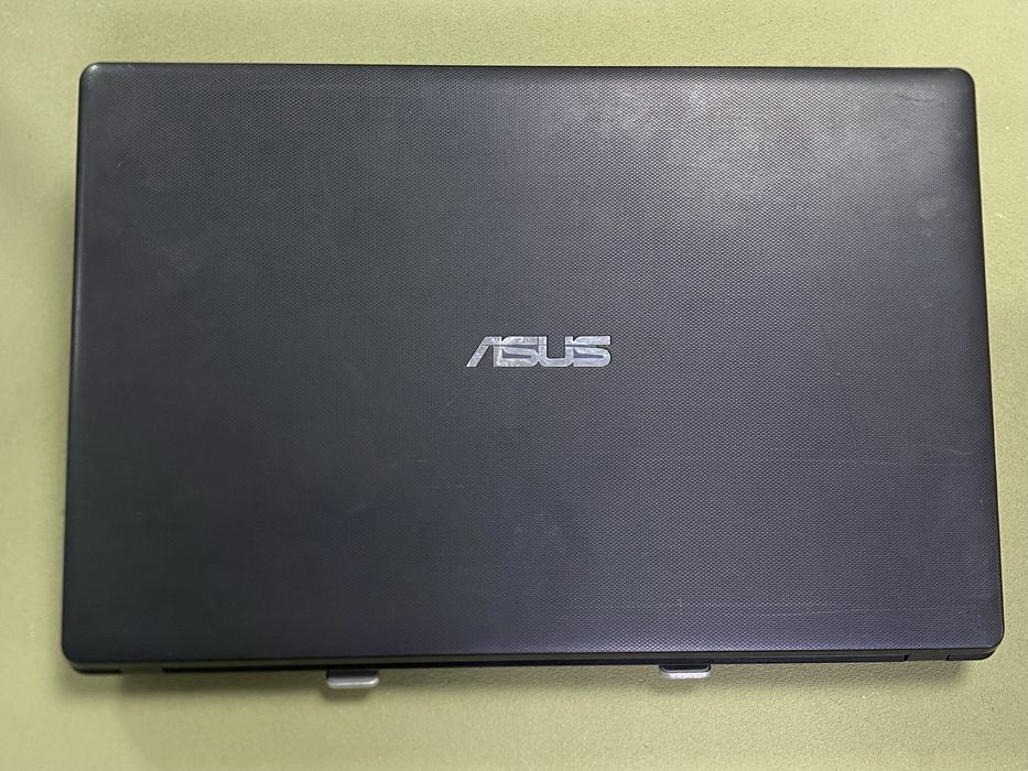 ASUS i3-3217U / 4GB / 500GB HDD. Работает строго от сети.
