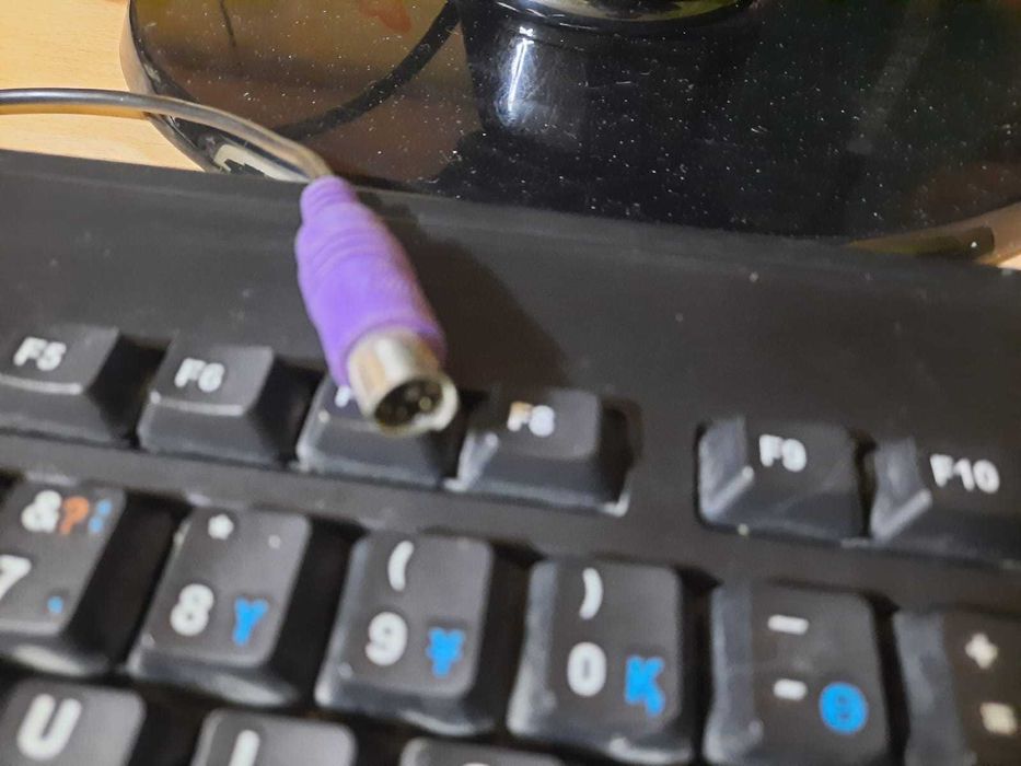 Продам монитор диагональ 48см + клавиатура