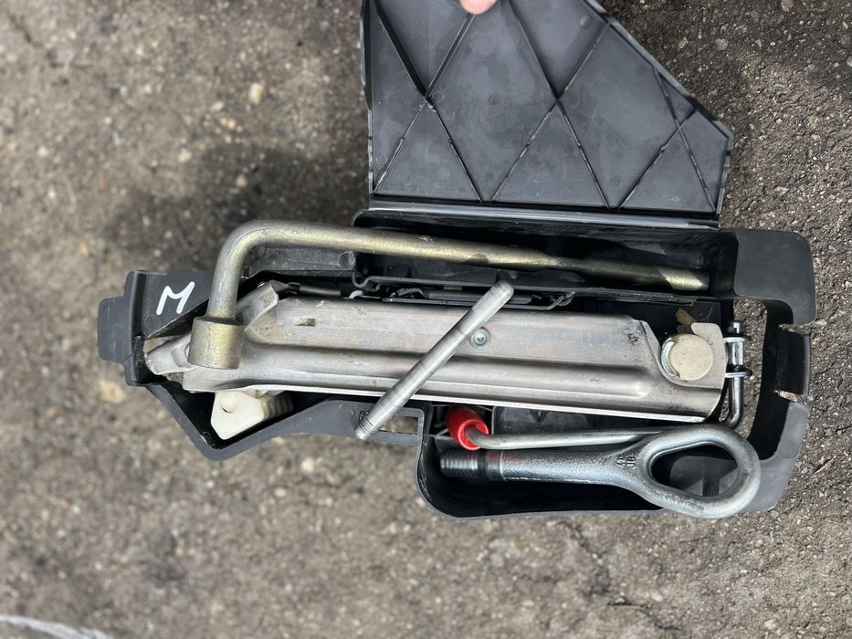 Резервна гума патерица 155/90/18 Mercedes с принадлежности .