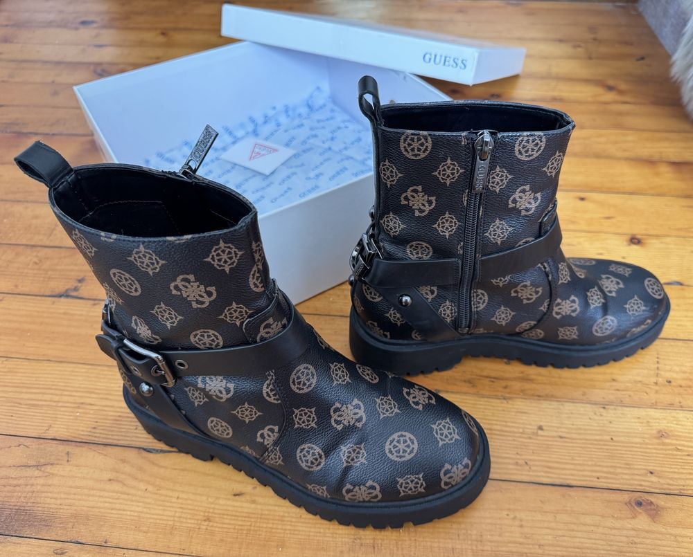 Оригинални боти Guess
