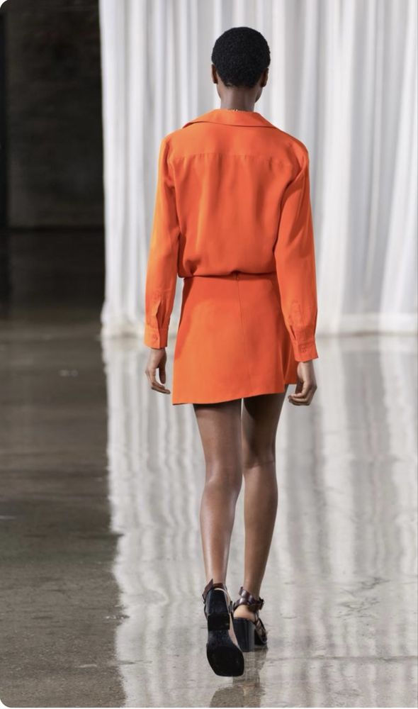 Fusta Zara, noua, scurta, culoare portocalie , mar M