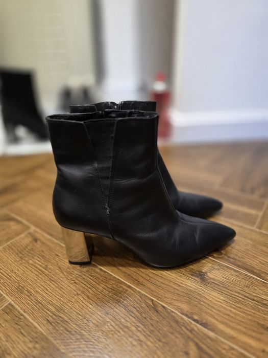 Срочно продам женские ботинки ZARA. Черного цвета
