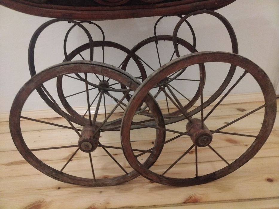 Винтидж ретро количка за кукли Викториански стил 
Викториански стил
Ръ