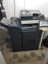 Imprimantă multifuncțională Konica, pentru birouri, volume mari print