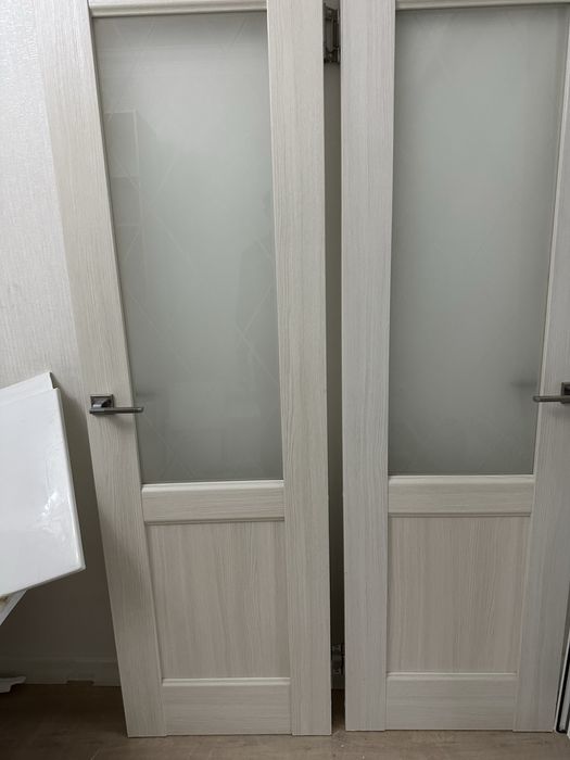 Продам 2 двери наличник+навес+шпингалет, разм 60*200