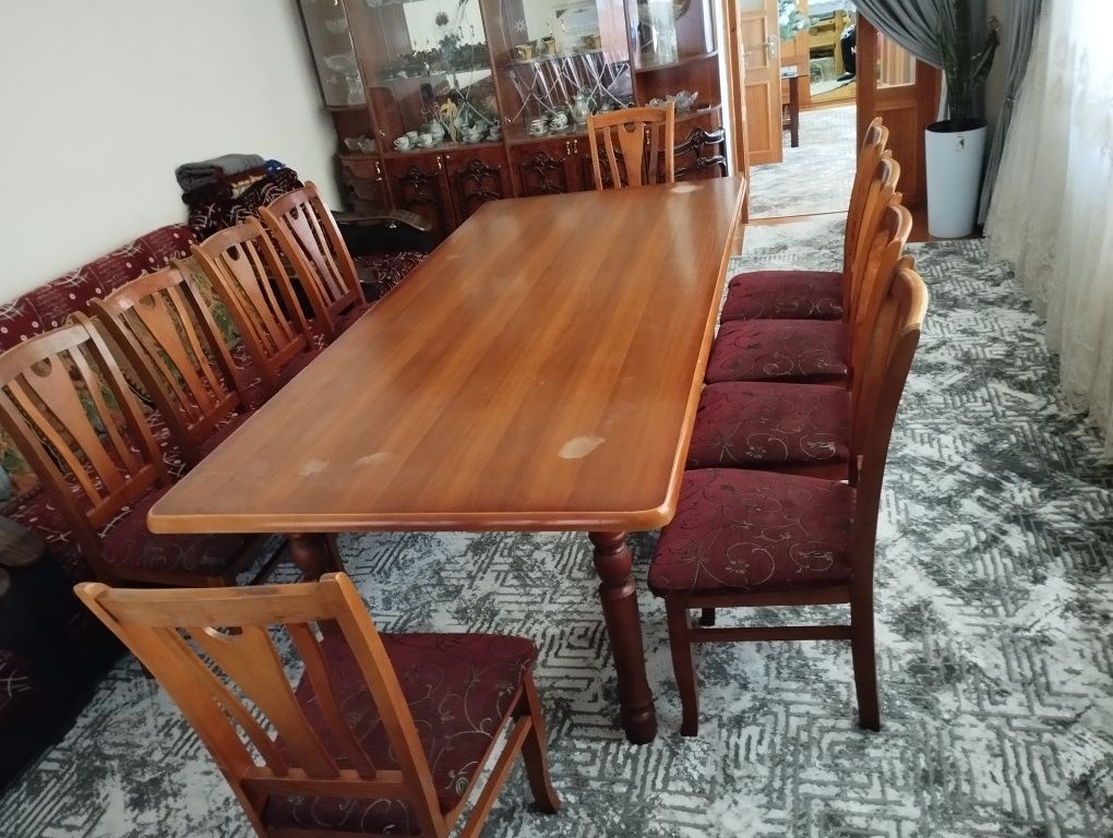 Продается стол и стулья