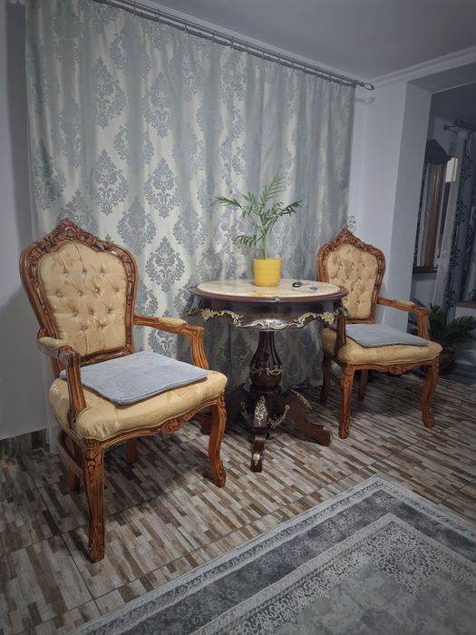 De vanzare scaune plus masă